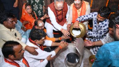 हर-हर महादेव से गूंज उठा भोरमदेव: मुख्यमंत्री विष्णुदेव साय ने हेलीकॉप्टर से पुष्पवर्षा कर हजारों कांवड़ियों का किया भव्य स्वागत
