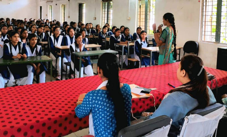 बेटी बचाओ-बेटी पढ़ाओ योजना के तहत बालिकाओं को मिली सुरक्षा और शिक्षा का संदेश….