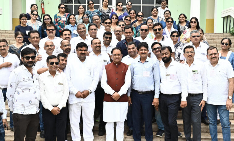 मुख्यमंत्री विष्णु देव साय से जैन समाज के प्रतिनिधिमंडल ने की सौजन्य मुलाकात, लोकतांत्रिक प्रक्रिया के अनुभव को बताया प्रेरणादायक….