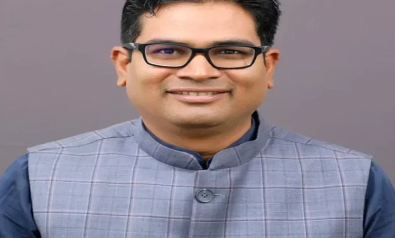 आवास एवं पर्यावरण मंत्री ओ. पी. चौधरी की बड़ी घोषणा: छत्तीसगढ़ गृह निर्माण मंडल की OTS-2 योजना को मिली ऐतिहासिक सफलता — 139.47 करोड़ रुपए की 920 संपत्तियों का हुआ विक्रय…. आवास एवं पर्यावरण मंत्री ओ. पी. चौधरी की बड़ी घोषणा: छत्तीसगढ़ गृह निर्माण मंडल की OTS-2 योजना को मिली ऐतिहासिक सफलता — 139.47 करोड़ रुपए की 920 संपत्तियों का हुआ विक्रय….