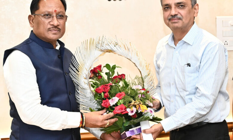 मुख्यमंत्री विष्णु देव साय से भूमि संसाधन विभाग के सचिव मनोज जोशी की भेंट, भू-अभिलेख सुदृढ़ीकरण और तकनीकी नवाचारों पर हुई विस्तृत चर्चा….