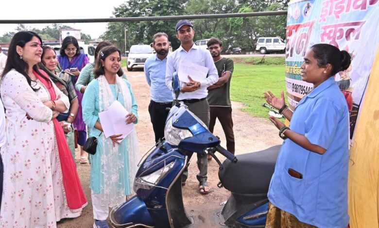 छत्तीसगढ़ की “स्कूटी दीदी” एनु बनीं आत्मनिर्भरता की मिसाल, मुख्यमंत्री विष्णु देव साय ने किया सम्मानित….