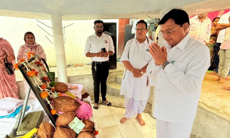 गुरु पूर्णिमा पर उद्योग मंत्री श्री देवांगन में सद्गुरु कबीर आश्रम में की पूजा अर्चना कर लिया आशीर्वाद, प्रदेश वासियों के खुशहाली की कामना की गुरु पूर्णिमा पर उद्योग मंत्री श्री देवांगन में सद्गुरु कबीर आश्रम में की पूजा अर्चना कर लिया आशीर्वाद, प्रदेश वासियों के खुशहाली की कामना की