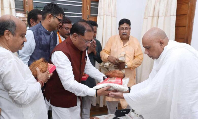 मुख्यमंत्री श्री विष्णु देव साय गुरु पूर्णिमा के अवसर पर रायगढ़ जिले के ग्राम बनोरा स्थित अघोर गुरुपीठ में गुरु दर्शन के लिए पहुंचे मुख्यमंत्री श्री विष्णु देव साय गुरु पूर्णिमा के अवसर पर रायगढ़ जिले के ग्राम बनोरा स्थित अघोर गुरुपीठ में गुरु दर्शन के लिए पहुंचे