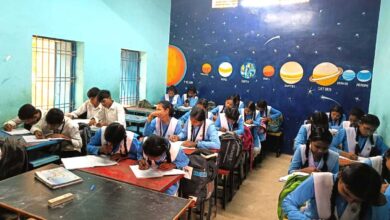 अंग्रेजी, गणित और कला विषयों के शिक्षकों की नियुक्ति से बच्चों और पालकों में जगी नई उम्मीद अंग्रेजी, गणित और कला विषयों के शिक्षकों की नियुक्ति से बच्चों और पालकों में जगी नई उम्मीद