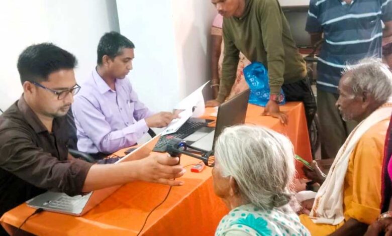 धरती आबा जनभागीदारी अभियान : जनजातीय समाज के हितग्राहियों के लिए सौगातों भरा एवं राहत देने वाला साबित हुआ धरती आबा जनभागीदारी अभियान : जनजातीय समाज के हितग्राहियों के लिए सौगातों भरा एवं राहत देने वाला साबित हुआ