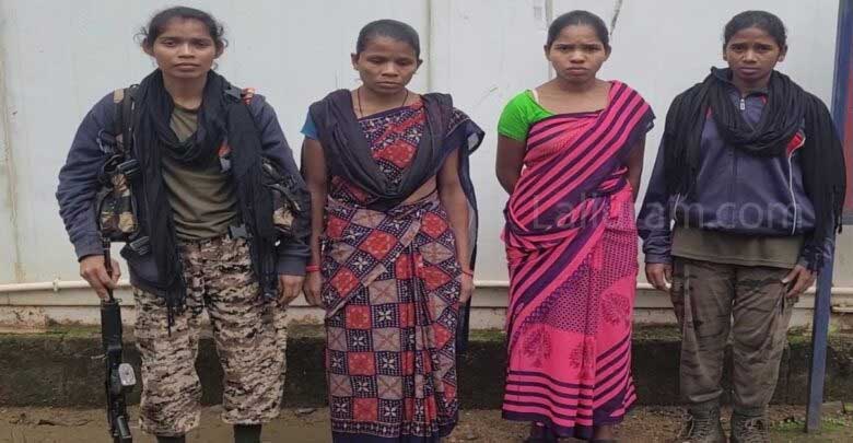 Crime : बड़ी सफलता, दो महिला नक्सली गिरफ्तार, बड़ी मात्रा में हथियार बरामद Crime : बड़ी सफलता, दो महिला नक्सली गिरफ्तार, बड़ी मात्रा में हथियार बरामद