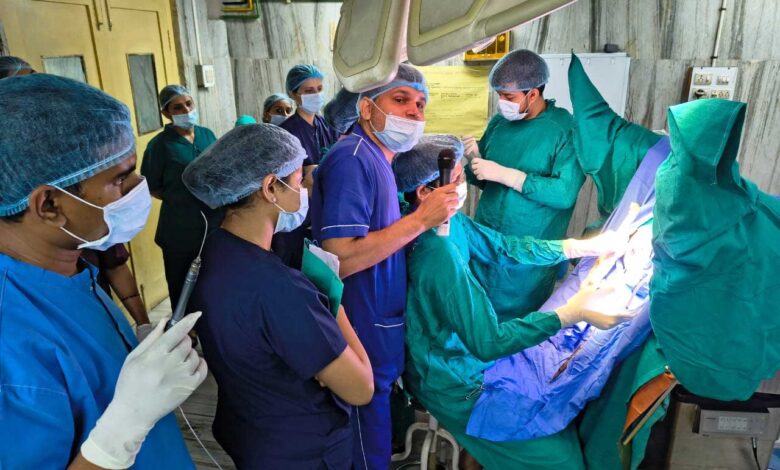 लेजर तकनीक से किया बवासीर व भगंदर का इलाज, चिकित्सा महाविद्यालय के जनरल सर्जरी विभाग में लाइव वर्कशॉप संपन्न लेजर तकनीक से किया बवासीर व भगंदर का इलाज, चिकित्सा महाविद्यालय के जनरल सर्जरी विभाग में लाइव वर्कशॉप संपन्न