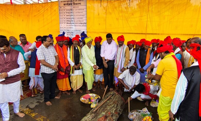 पाट जात्रा के साथ ऐतिहासिक बस्तर दशहरा का शुभारंभ: मां दंतेश्वरी की नगरी में शुरू हुई 75 दिवसीय आस्था की यात्रा…. पाट जात्रा के साथ ऐतिहासिक बस्तर दशहरा का शुभारंभ: मां दंतेश्वरी की नगरी में शुरू हुई 75 दिवसीय आस्था की यात्रा….