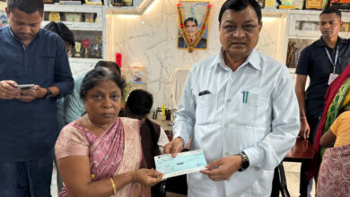 सड़क हादसे में जान गंवाने वाले 10 परिवारों को मिली सहायता राशि, मंत्री लखनलाल देवांगन ने किए चेक वितरित…. सड़क हादसे में जान गंवाने वाले 10 परिवारों को मिली सहायता राशि, मंत्री लखनलाल देवांगन ने किए चेक वितरित….