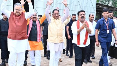 मुख्यमंत्री विष्णुदेव साय कांवड़ियों पर पुष्प वर्षा के लिए हेलीकॉप्टर से कवर्धा के लिए रवाना… मुख्यमंत्री विष्णुदेव साय कांवड़ियों पर पुष्प वर्षा के लिए हेलीकॉप्टर से कवर्धा के लिए रवाना…