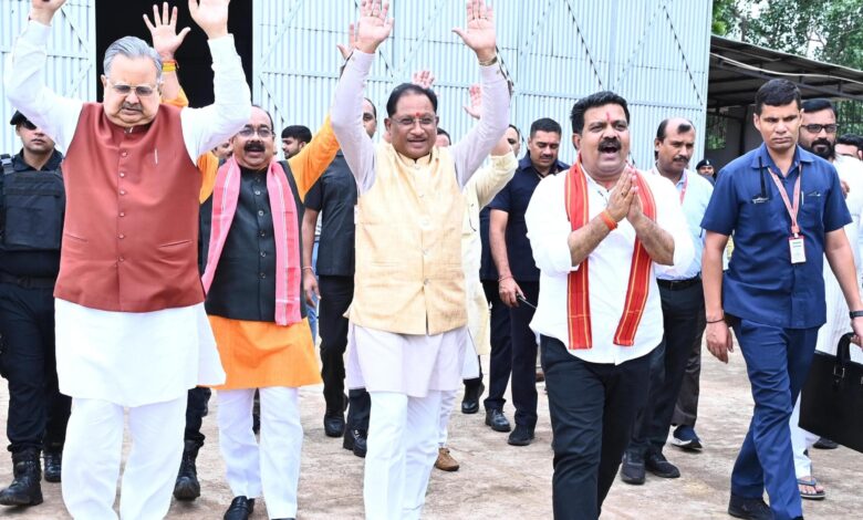 मुख्यमंत्री विष्णुदेव साय कांवड़ियों पर पुष्प वर्षा के लिए हेलीकॉप्टर से कवर्धा के लिए रवाना…