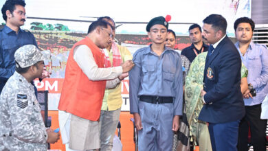 छत्तीसगढ़ के इस जिले में शुरू हुई एनसीसी एयर स्क्वाड्रन, मुख्यमंत्री साय ने 25 मेधावी छात्रों को पहनाया कैडेट बैच… छत्तीसगढ़ के इस जिले में शुरू हुई एनसीसी एयर स्क्वाड्रन, मुख्यमंत्री साय ने 25 मेधावी छात्रों को पहनाया कैडेट बैच…