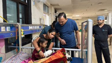 स्वास्थ्य मंत्री का डीकेएस अस्पताल में आकस्मिक निरीक्षण, मरीजों से की मुलाकात और जानी सुविधाएं…. स्वास्थ्य मंत्री का डीकेएस अस्पताल में आकस्मिक निरीक्षण, मरीजों से की मुलाकात और जानी सुविधाएं….