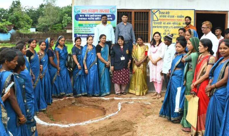 ‘मोर गांव मोर पानी’ बना जल संरक्षण का ऐतिहासिक जनांदोलन, इस जिले में 1.22 लाख सोख्ता गड्ढों के निर्माण से बना वर्ल्ड रिकॉर्ड…. ‘मोर गांव मोर पानी’ बना जल संरक्षण का ऐतिहासिक जनांदोलन, इस जिले में 1.22 लाख सोख्ता गड्ढों के निर्माण से बना वर्ल्ड रिकॉर्ड….