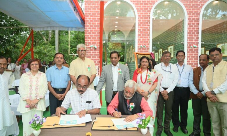 छत्तीसगढ़ की जनजातियों पर शोध और अनुसंधान की राह खुली,गुरू घासीदास केन्द्रीय विश्वविद्यालय और टी.आर.के.सी. के बीच हुआ एमओयू छत्तीसगढ़ की जनजातियों पर शोध और अनुसंधान की राह खुली,गुरू घासीदास केन्द्रीय विश्वविद्यालय और टी.आर.के.सी. के बीच हुआ एमओयू