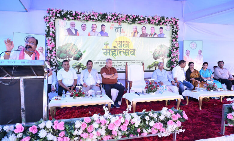 वन महोत्सव में उप मुख्यमंत्री अरुण साव ने लगाया पौधा, ‘एक पेड़ मां के नाम’ अभियान में शामिल होने की अपील….