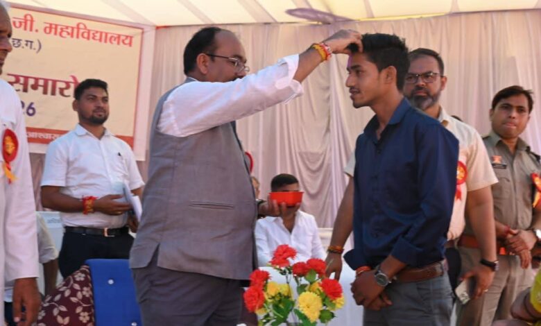 उप मुख्यमंत्री अरुण साव एस.एन.जी. महाविद्यालय के दीक्षारंभ कार्यक्रम में हुए शामिल….