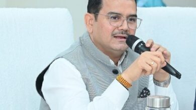 मुख्यमंत्री विष्णु देव साय से स्वामी श्री श्री वल्लभाचार्य जी महाराज ने की सौजन्य भेंट….