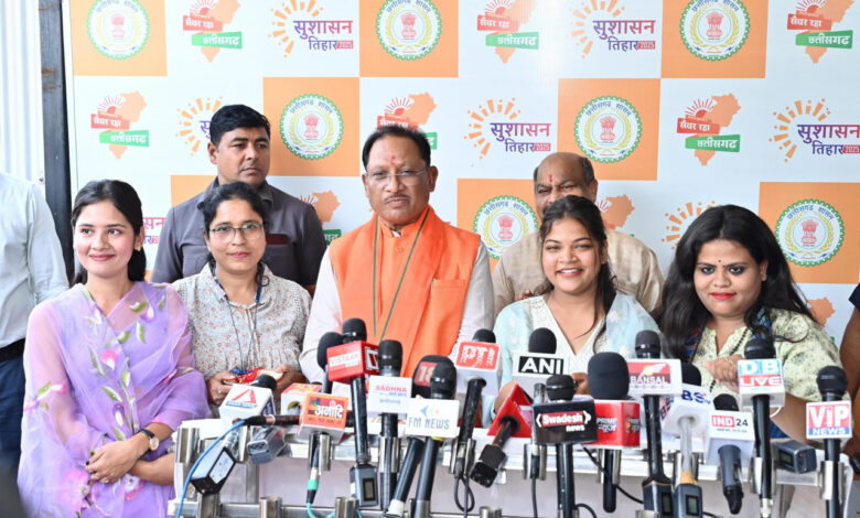 पत्रकार बहनों ने मुख्यमंत्री की कलाई पर बांधी राखी : जनसेवा के मार्ग पर अटूट संकल्प और प्रगति की दी शुभकामनाएं…. पत्रकार बहनों ने मुख्यमंत्री की कलाई पर बांधी राखी : जनसेवा के मार्ग पर अटूट संकल्प और प्रगति की दी शुभकामनाएं….