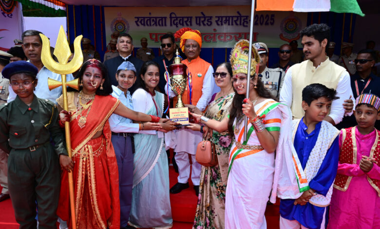 स्वतंत्रता दिवस समारोह: शालेय विद्यार्थियों की सांस्कृतिक प्रस्तुतियों ने बांधा समां…