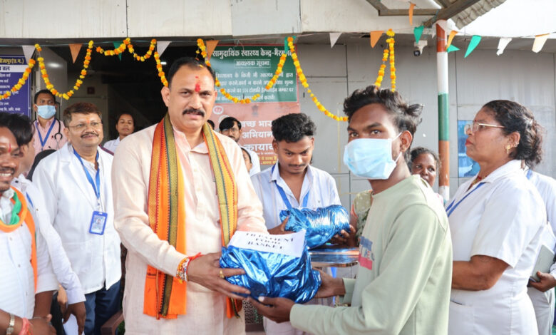 स्वास्थ्य मंत्री श्याम बिहारी जायसवाल ने बीजापुर के भैरमगढ़ स्वास्थ्य केंद्र का किया निरीक्षण…