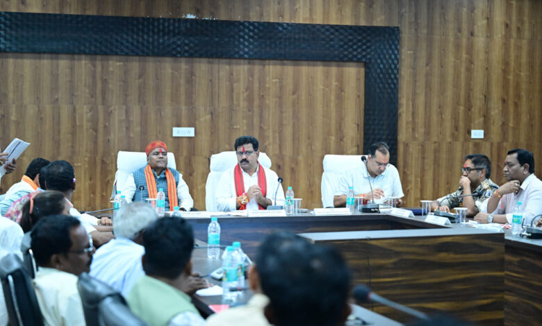 अबुझमाड़ के विकास के लिए सरकार की प्रतिबद्ध: उपमुख्यमंत्री विजय शर्मा… अबुझमाड़ के विकास के लिए सरकार की प्रतिबद्ध: उपमुख्यमंत्री विजय शर्मा…