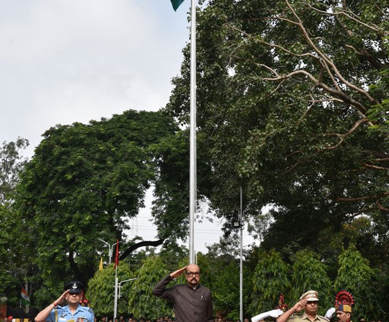 स्वतंत्रता दिवस-2025 : राज्यपाल डेका ने राजभवन में किया ध्वजारोहण….