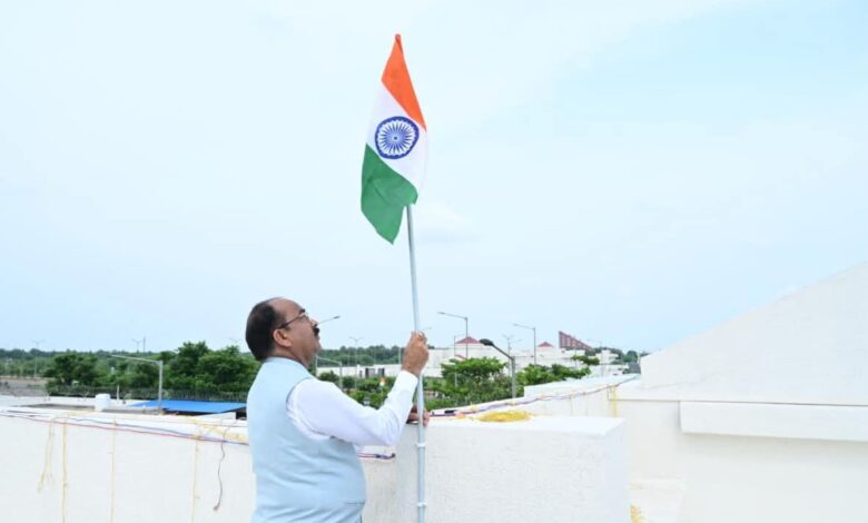 राज्यपाल डेका ने वनवासी विकास समिति को दी एम्बुलेंस के लिए आर्थिक सहायता….