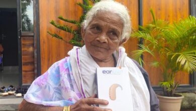 श्रवणदोष से पीड़ित 90 वर्षीय चाका बाई को मिला श्रवण यंत्र, जीवन में लौटी खुशियां….