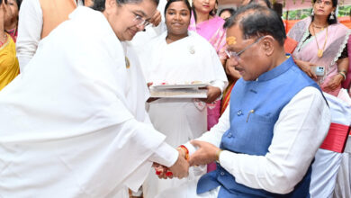 रक्षाबंधन के पावन पर्व पर मुख्यमंत्री विष्णु देव साय को ब्रह्मकुमारी बहनों ने बाँधी राखी…. रक्षाबंधन के पावन पर्व पर मुख्यमंत्री विष्णु देव साय को ब्रह्मकुमारी बहनों ने बाँधी राखी….