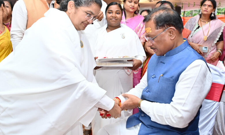 रक्षाबंधन के पावन पर्व पर मुख्यमंत्री विष्णु देव साय को ब्रह्मकुमारी बहनों ने बाँधी राखी….