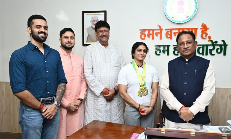 मुख्यमंत्री विष्णुदेव साय से एशियन अफ्रीकन पैसिफिक पावरलिफ्टिंग चैंपियनशिप की स्वर्ण पदक विजेता सुश्री नमी राय पारेख ने की मुलाकात…. मुख्यमंत्री विष्णुदेव साय से एशियन अफ्रीकन पैसिफिक पावरलिफ्टिंग चैंपियनशिप की स्वर्ण पदक विजेता सुश्री नमी राय पारेख ने की मुलाकात….