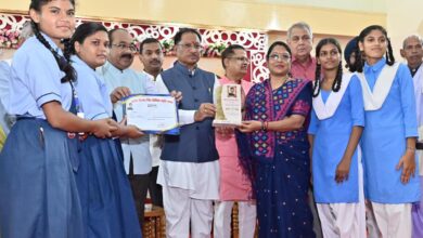 मुख्यमंत्री विष्णुदेव साय शहीद विनोद सिंह कौशिक मेधावी छात्र अभिनंदन समारोह में शामिल, मेधावी छात्रों का बढ़ाया उत्साह….