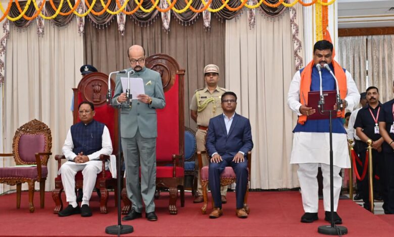 राज्यपाल डेका ने दिलाई तीन मंत्रियों को शपथ…. राज्यपाल डेका ने दिलाई तीन मंत्रियों को शपथ….