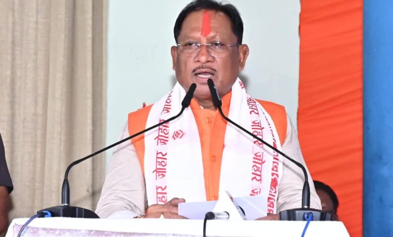 मुख्यमंत्री विष्णु देव साय को जशपुर की बहनों ने बांधी राखी… मुख्यमंत्री विष्णु देव साय को जशपुर की बहनों ने बांधी राखी…