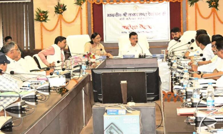 आमजनता की समस्याओं के प्रति संवेदनशील रहें, शिकायतों का त्वरित निराकरण कराएं तथा निगम के विकास कार्ये में गति लाएं- उद्योग मंत्री देवांगन…..