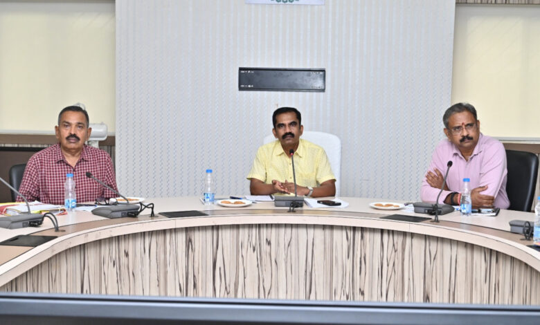 छत्तीसगढ़ में अधिक से अधिक ई-चार्जिंग स्टेशन स्थापित करने हेतु इलेक्ट्रिक वाहन निर्माता कंपनियों के साथ हुई बैठक: इलेक्ट्रिक वाहनों की खरीदी को किया जा रहा प्रोत्साहित….